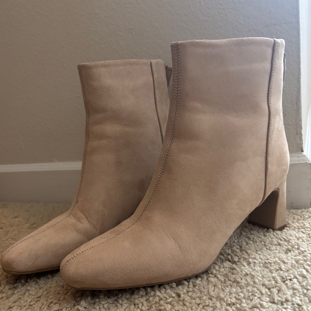 Lulus light cream booties